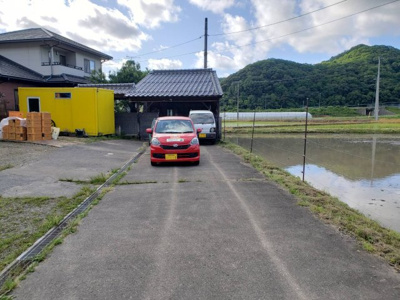 【駐車場】 | 岩美郡岩美町宇治中古戸建て | 旗竿部分に車を停めることも可能です
