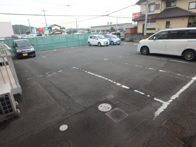 アスリートＡの駐車場|新田　アスリートＡ　1Ｋ　駐車場