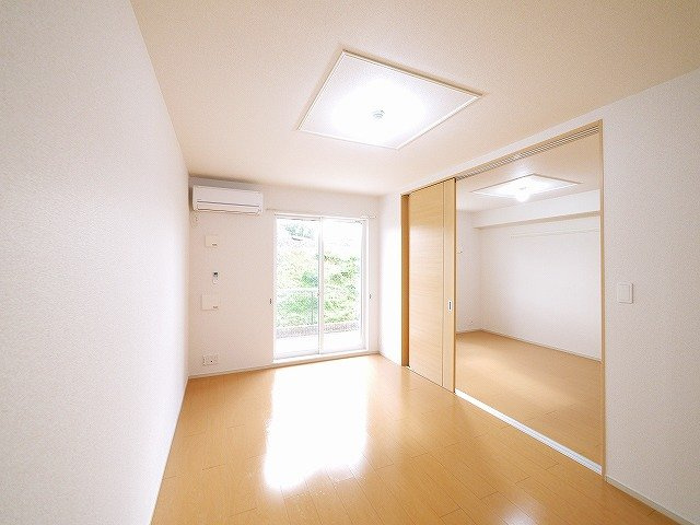 サンシャインヴィレッジ桜井　Ａの居間・リビング|使いやすいリビングです