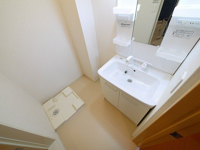 サンシャインヴィレッジ桜井　Ａの洗面所|ゆったりとスペースのある洗面所