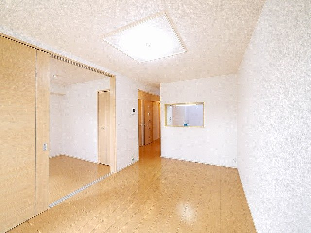 サンシャインヴィレッジ桜井　Ａの居間・リビング|使いやすいリビングです