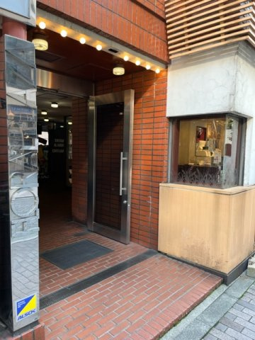 赤坂フローラルプラザのエントランス