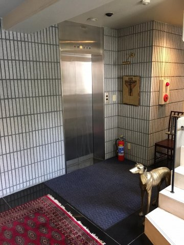 港区赤坂４丁目の事務所のエントランス