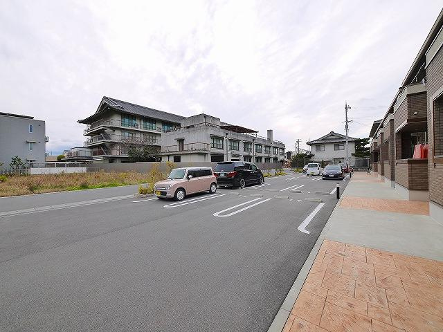 アルカンシエルⅡの駐車場|広いカースペースがあります