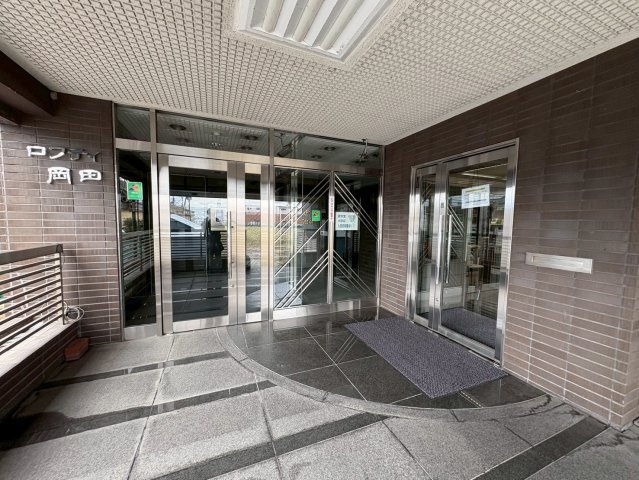 ロフティ岡田のエントランス