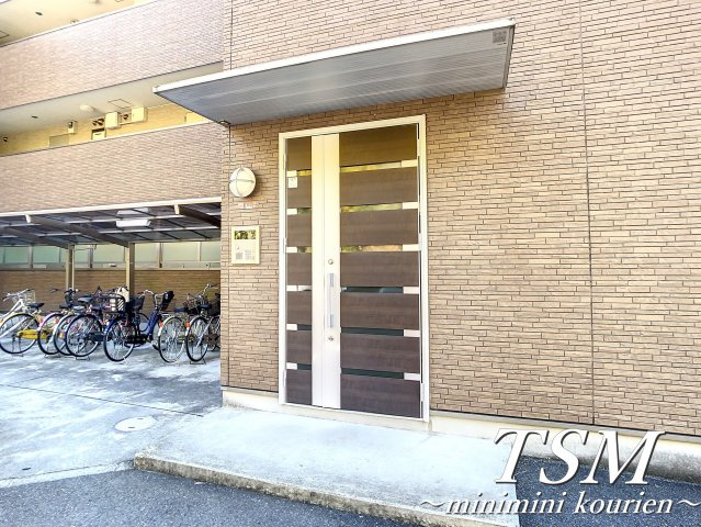 アンプルールフェールベレーザのエントランス|オートロックあり