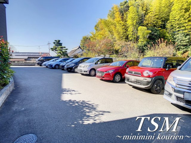 アンプルールフェールベレーザの駐車場