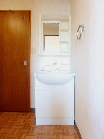 【洗面所】 | ピュアライフエムＡ棟 | シャワー付きの洗面台付です