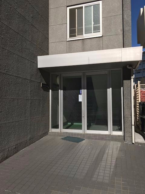 三恵大塚ビルのエントランス
