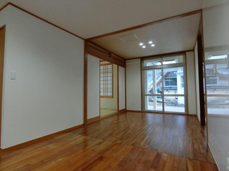 【居間・リビング】 | 友利氏共同住宅