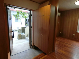 【玄関】 | 友利氏共同住宅