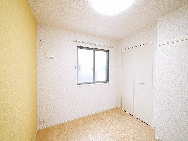 パレ・ソールの洋室|採光、通風ともに良好です