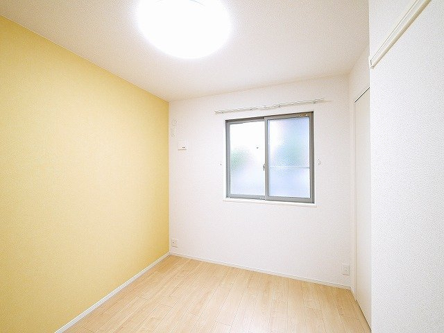 パレ・ソールの寝室|アクセントクロスがおしゃれな洋室