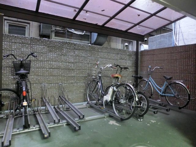 プリエ南船場の駐車場