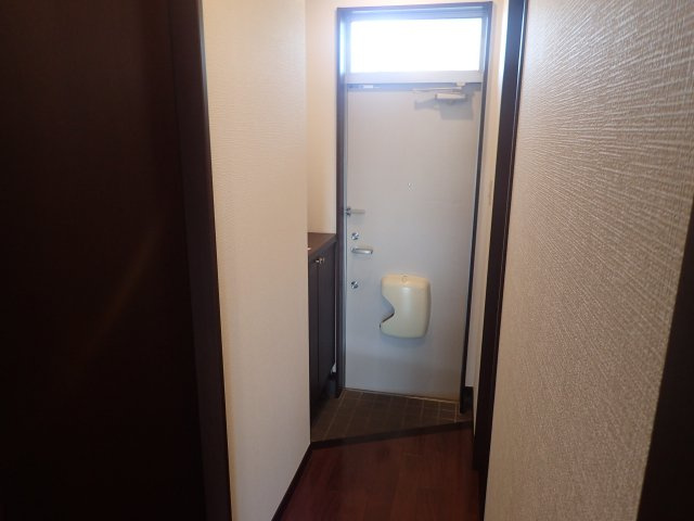 ウエスト加木屋の玄関