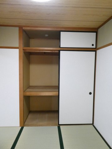 ニューライフ野々山の収納|押入