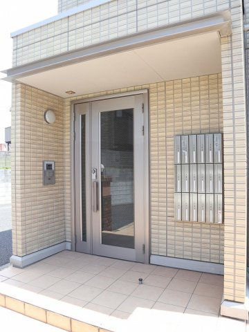 【エントランス】 | コスモガーデン | オートロック付きエントランスです