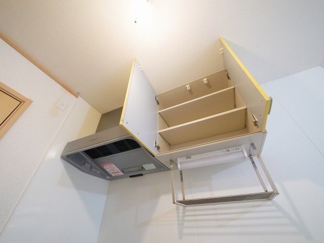 クレイドル奈良町のキッチン|キッチン上部の棚です