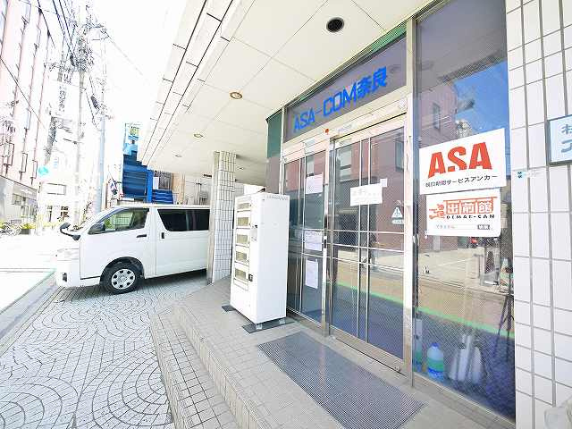ASA-COMビルのエントランス