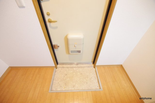 フローラルステージ同心町　仲介手数料無料の玄関