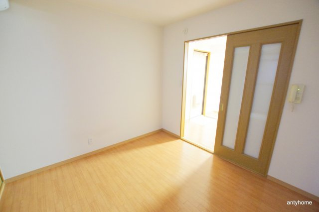 フローラルステージ同心町　仲介手数料無料の洋室