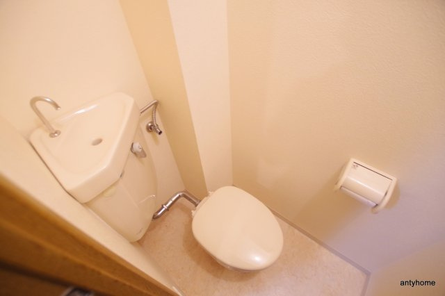 フローラルステージ同心町　仲介手数料無料のトイレ