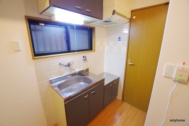 フローラルステージ同心町　仲介手数料無料のキッチン