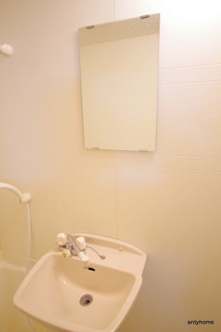 フローラルステージ同心町　仲介手数料無料の洗面所