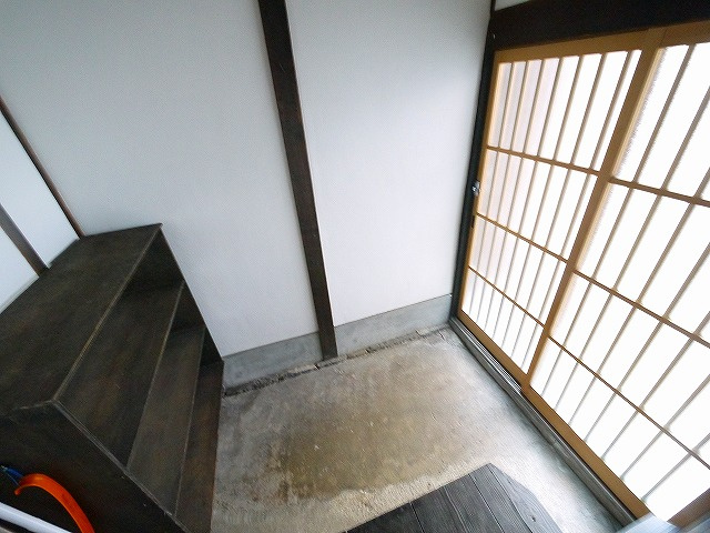 薬師堂町戸建ての玄関|ゆったりとした玄関です