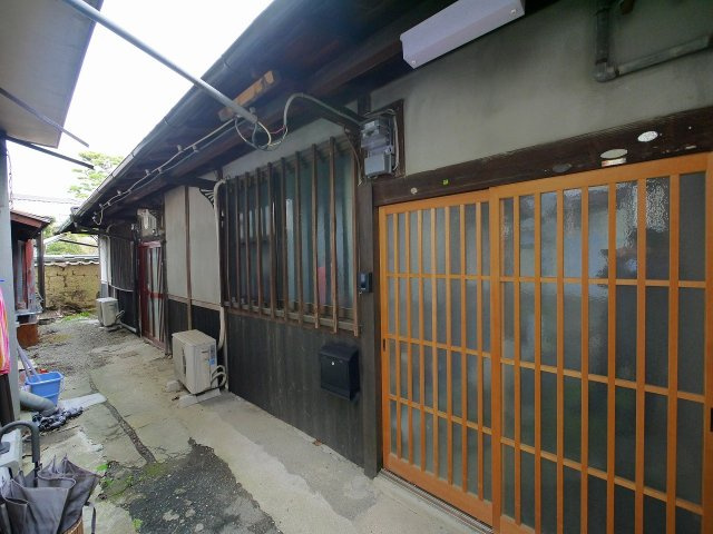 薬師堂町戸建てのその他共用部分|レトロな外観です。