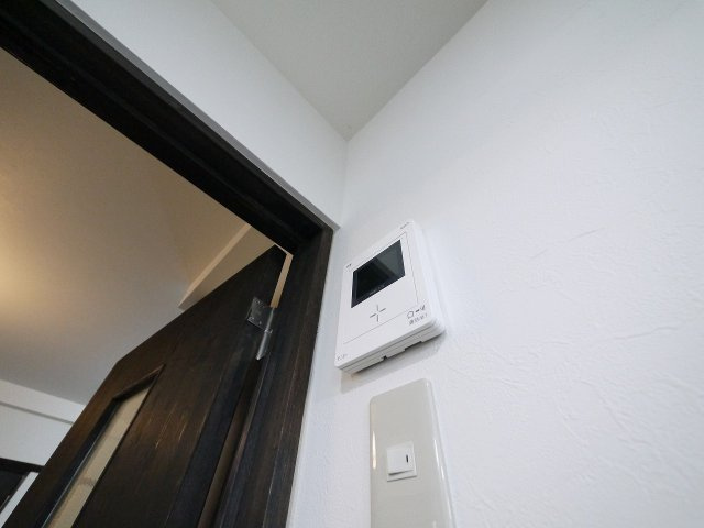 薬師堂町戸建てのセキュリティ|お顔が見えるモニター付きインターホンもございます。