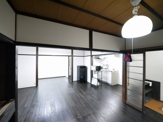 薬師堂町戸建ての居間・リビング|おしゃれな居間です