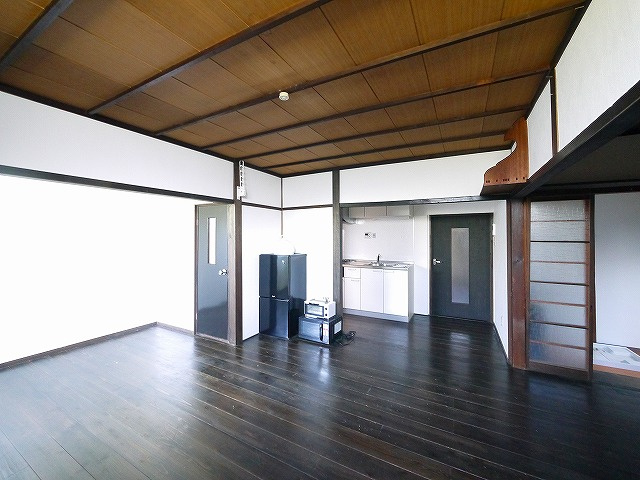 薬師堂町戸建ての居間・リビング|おしゃれなリビングです