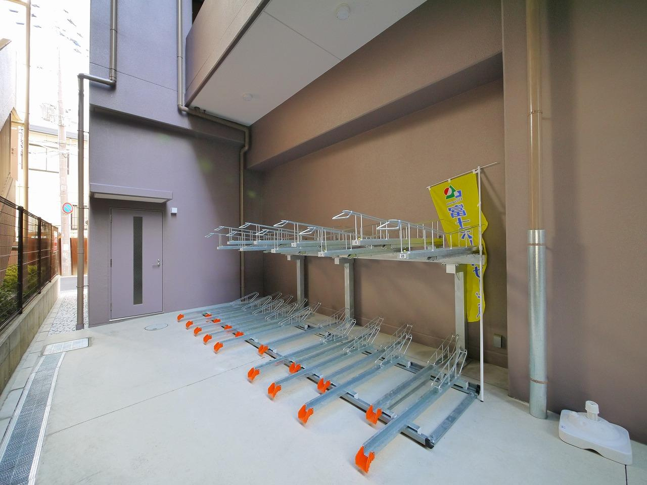 三条本町咲かすのその他共用部分|ゆったりとした駐輪スペース。