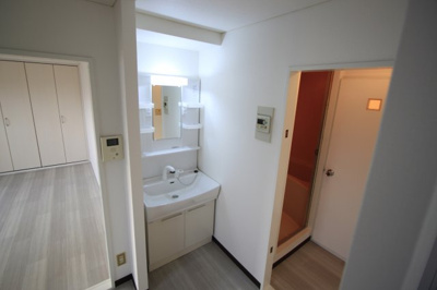 【洗面所】 | シャトー香芝 | コンパクトで使いやすい洗面所