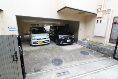 【駐車場】 | シャトー香芝 | 駐車場があるので、車を買う予定の方も安心です