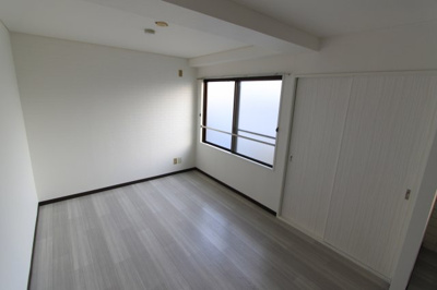 【居間・リビング】 | シャトー香芝 | こちらの居間で趣味の時間をお楽しみください