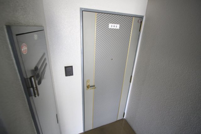 【玄関】 | シャトー香芝 | 明るい玄関です