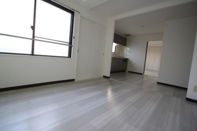 【居間・リビング】 | シャトー香芝 | おしゃれな居間です