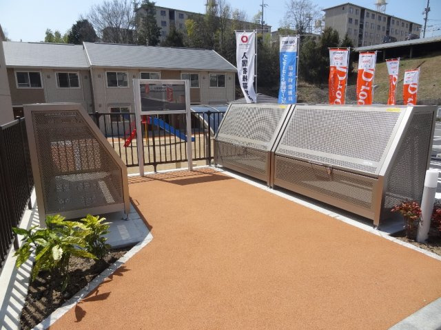 カーサアリエッタA･B･C　B棟のその他共用部分|敷地内ゴミ箱で忙しい朝も安心！