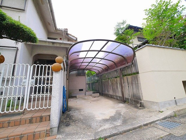 小明町東邸の駐車場|駐車場完備です