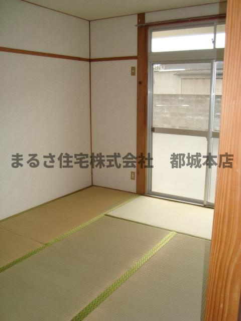 神之山コーポの和室|明るい和室です