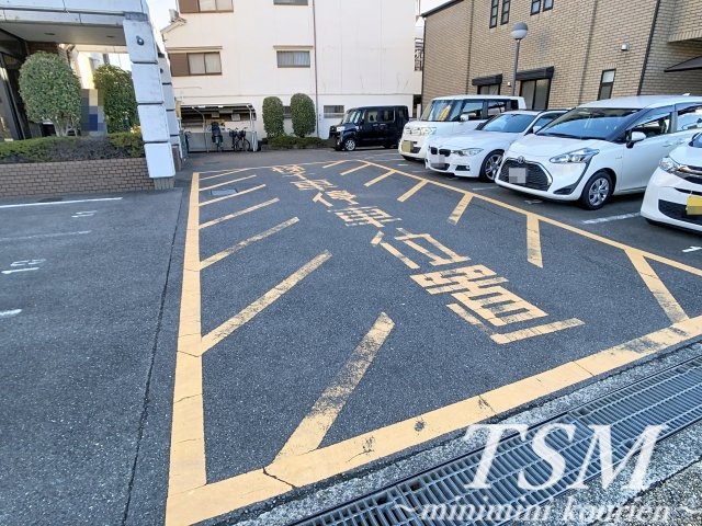 チェリーコートの駐車場