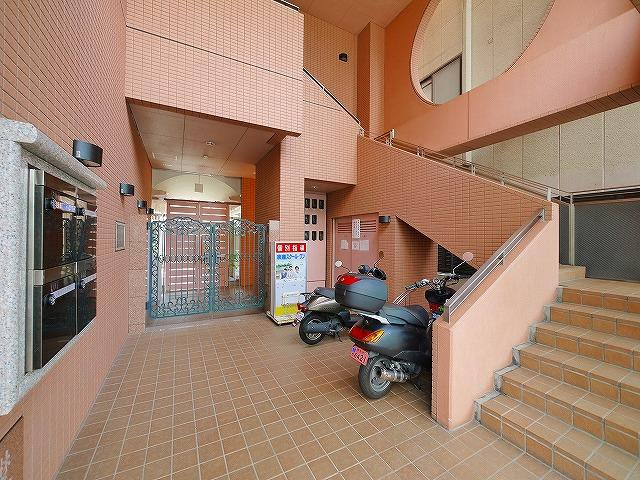ビアンプラッセのエントランス|建物の内部です
