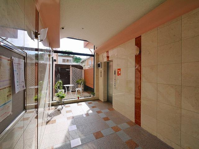 ビアンプラッセのエントランス|清潔なエントランスです