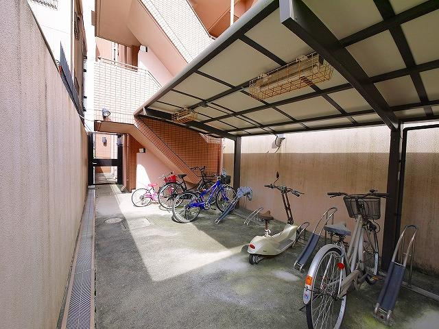 ビアンプラッセのその他共用部分|大切な自転車が管理しやすい駐輪場です