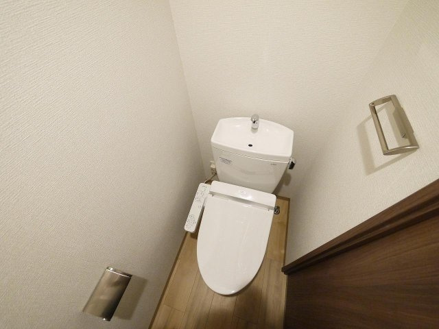 三条本町咲かすのトイレ|落ち着いた色調のトイレです