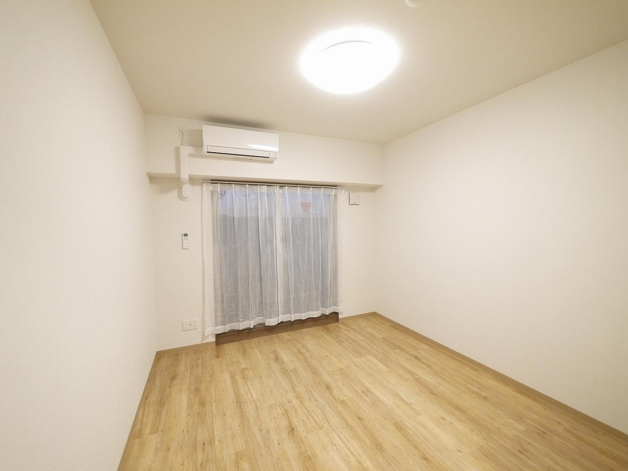 三条本町咲かすの洋室|落ち着いた色調の洋室です