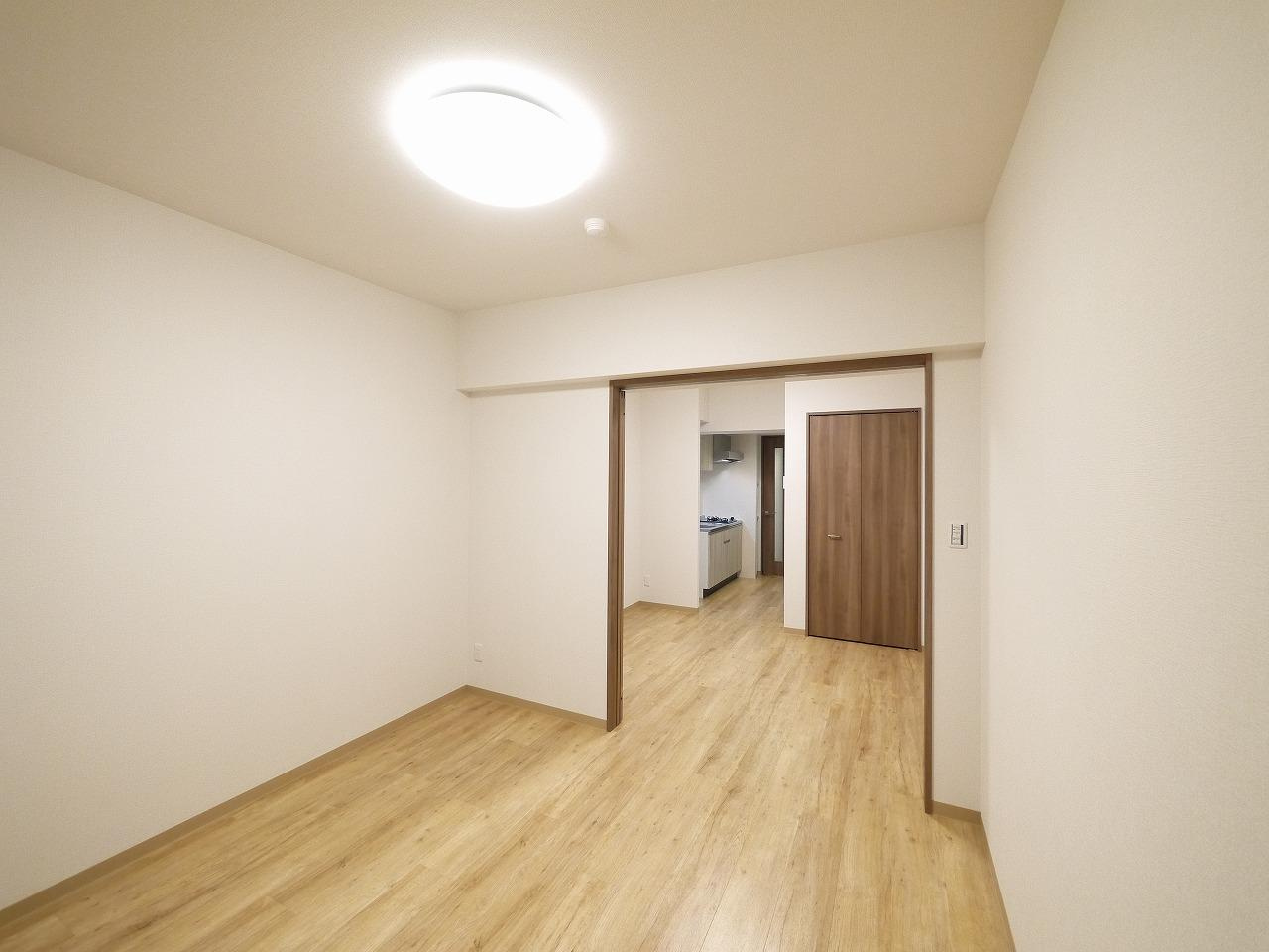 三条本町咲かすの寝室|開放的な寝室です