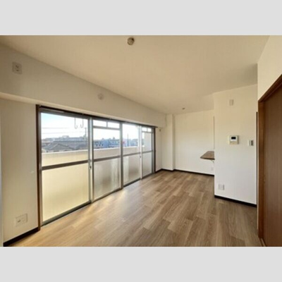 【居間・リビング】 | メゾンサルビア | スタンダードな洋室です